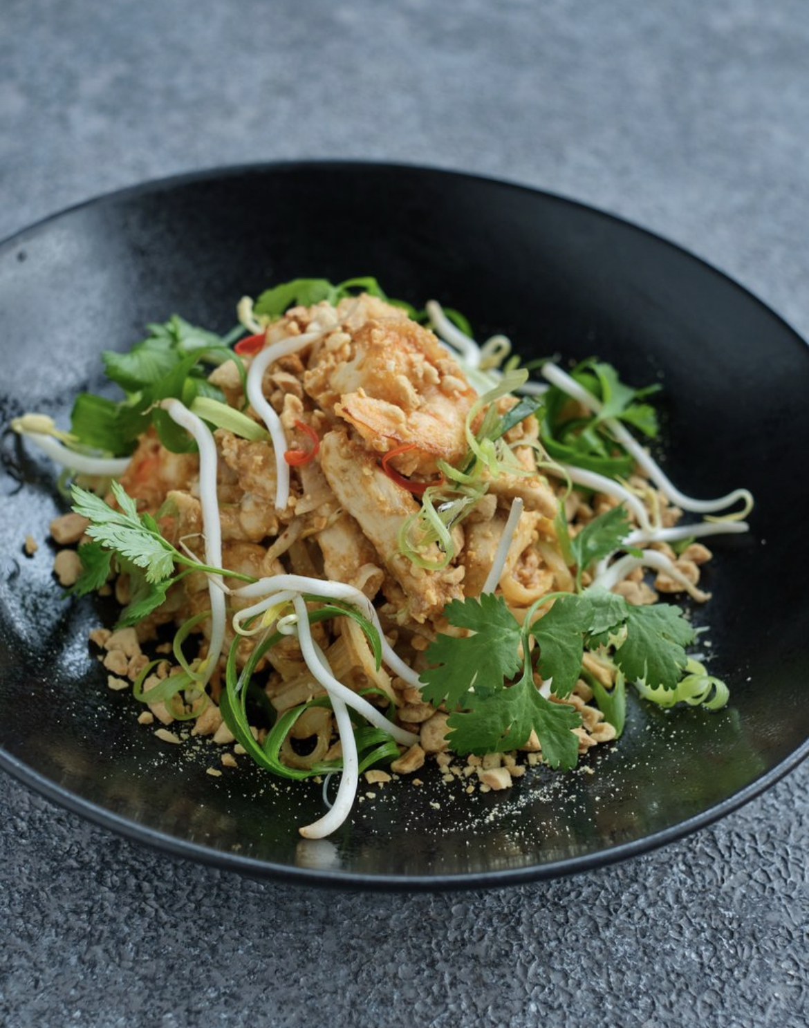 Rice noodles “pad thai” with prawns and chicken<br>400 g.